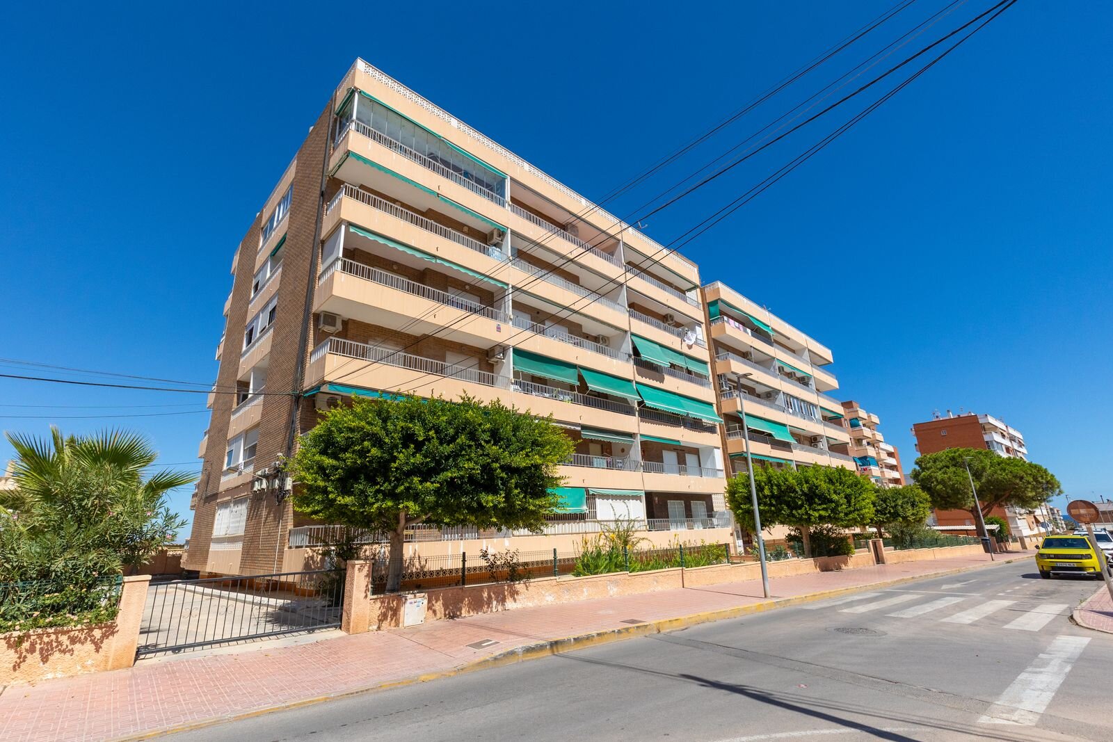 2-Bedroom Apartment in Punta Prima, Torrevieja - Image 2