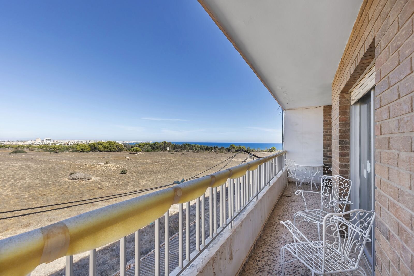 2-Bedroom Apartment in Punta Prima, Torrevieja - Image 7