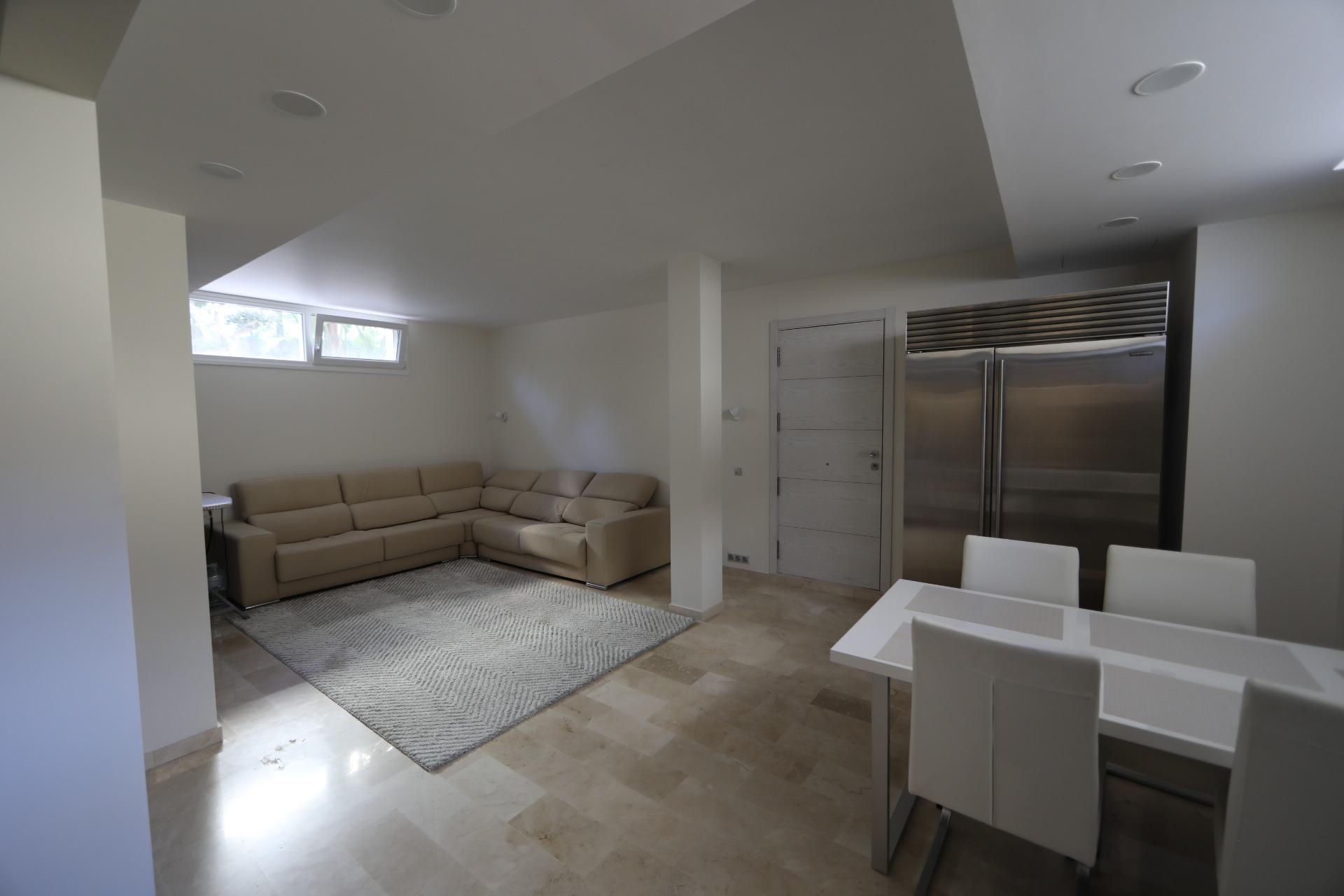 5-Bedroom Luxury Villa in Orihuela Costa - Image 30