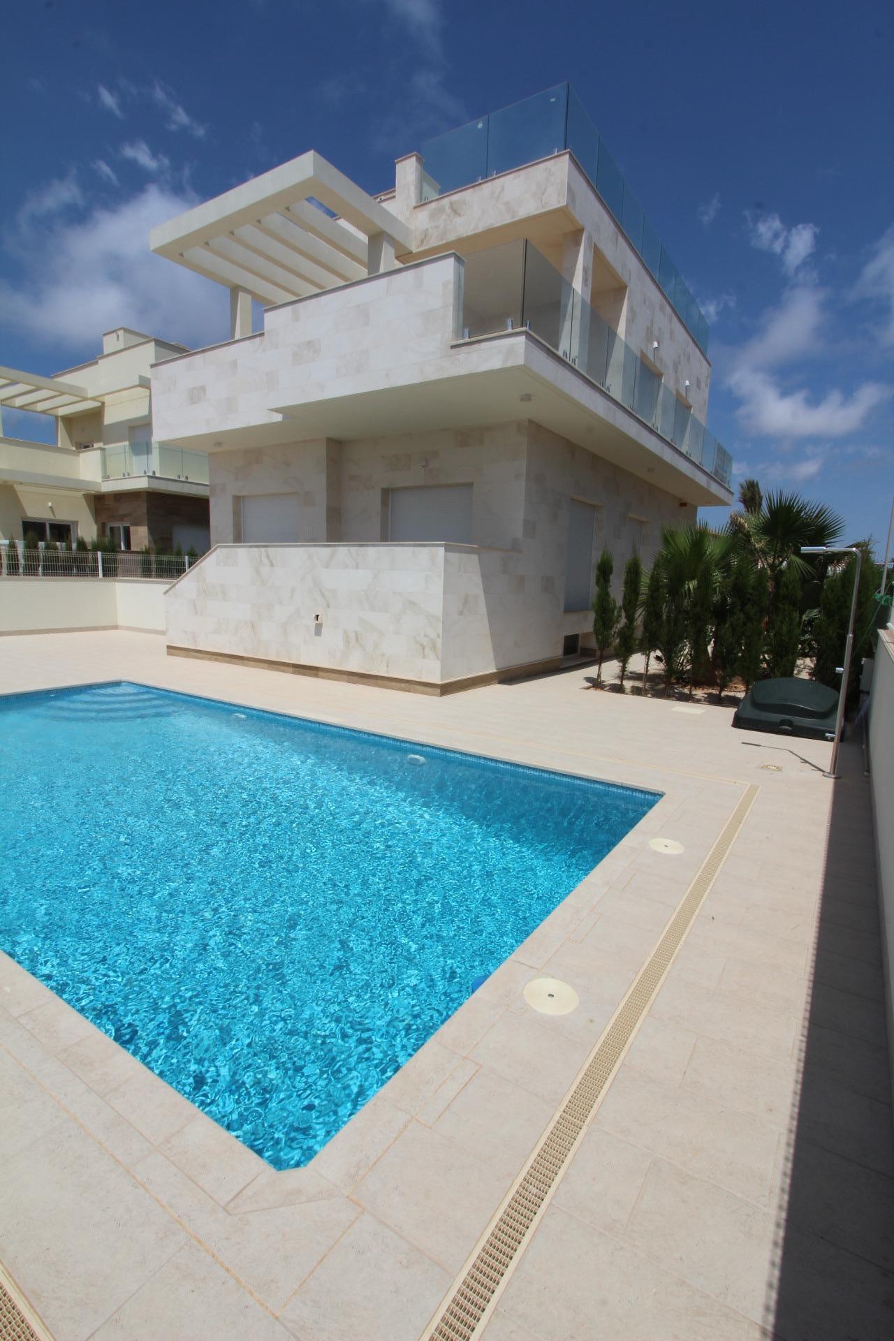 Villa de Lujo de 5 Dormitorios en, Orihuela Costa - Image 1