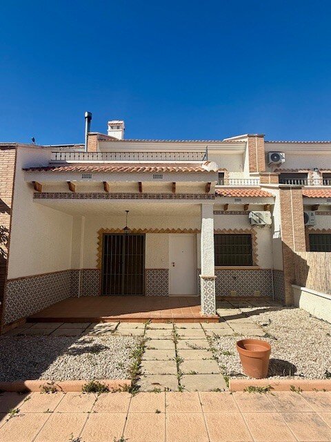 3-Bedroom House in Bellavista, San Miguel de Salinas - Image 4