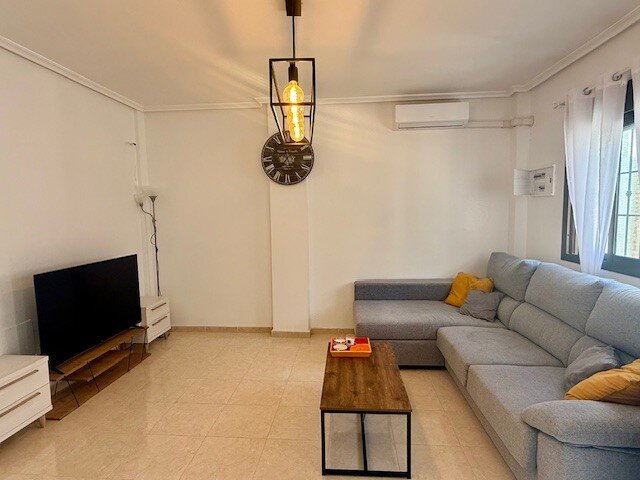 3-Bedroom House in Bellavista, San Miguel de Salinas - Image 6