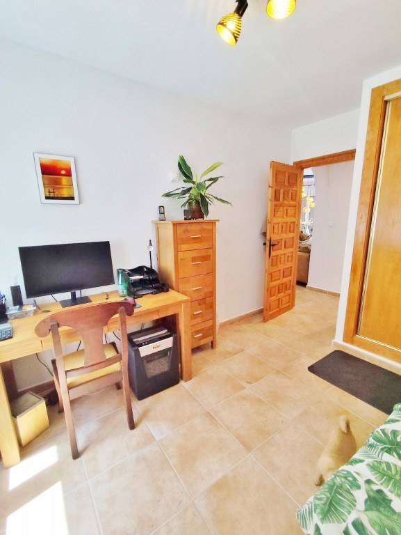 4-Bedroom Villa in Pueblo, San Miguel de Salinas - Image 19