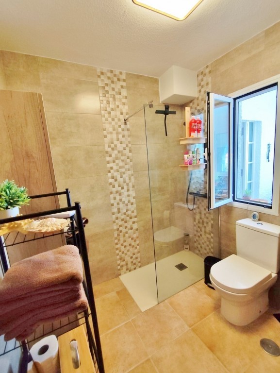 4-Bedroom Villa in Pueblo, San Miguel de Salinas - Image 22