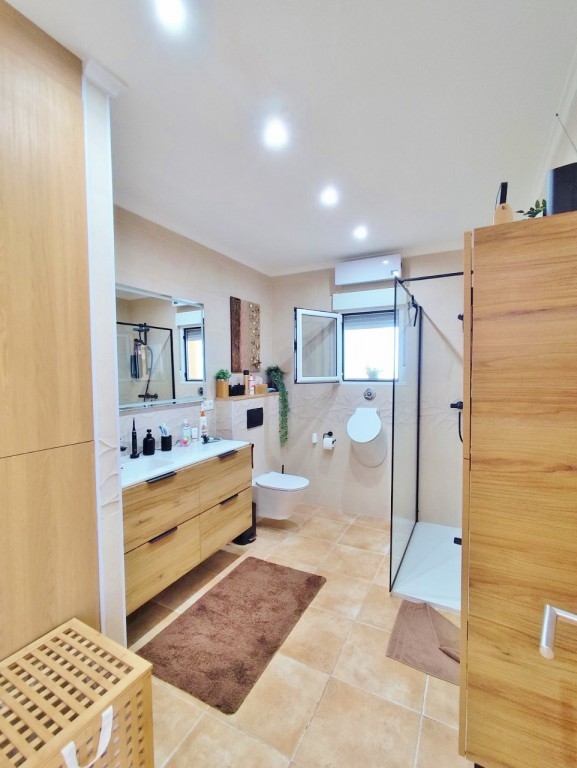 4-Bedroom Villa in Pueblo, San Miguel de Salinas - Image 25