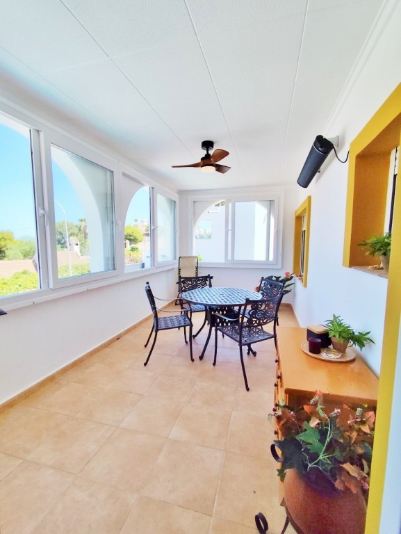 4-Bedroom Villa in Pueblo, San Miguel de Salinas - Image 28