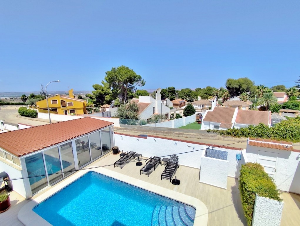 4-Bedroom Villa in Pueblo, San Miguel de Salinas - Image 50