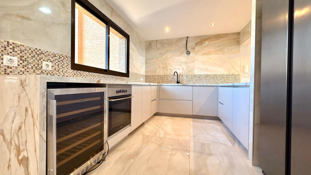 4-Bedroom Middle Floor Apartment in  Benidorm | Sunny Cas... - Image 12