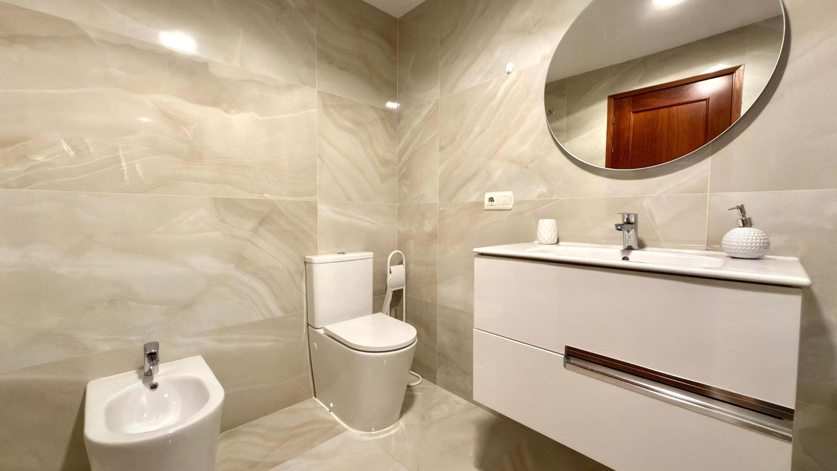 4-Bedroom Middle Floor Apartment in  Benidorm | Sunny Cas... - Image 19