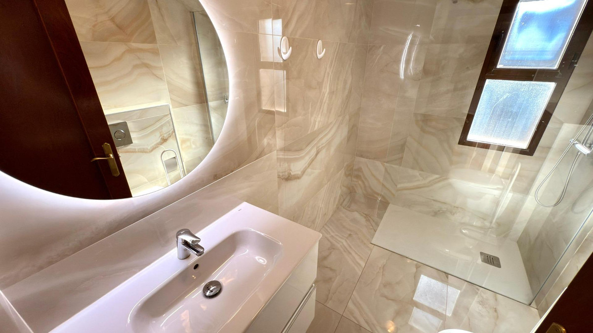 4-Bedroom Middle Floor Apartment in  Benidorm | Sunny Cas... - Image 23