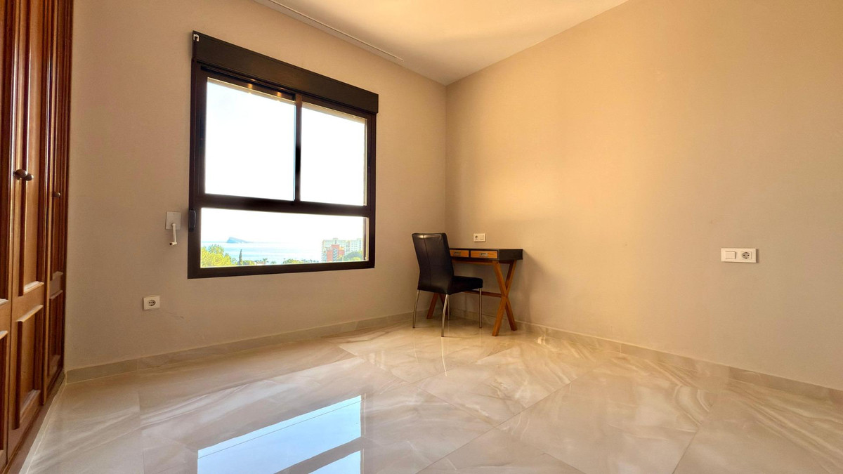 4-Bedroom Middle Floor Apartment in  Benidorm | Sunny Cas... - Image 24