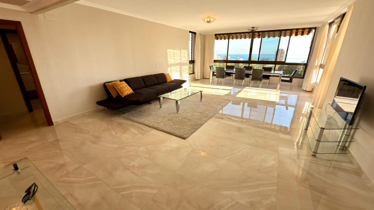 4-Bedroom Middle Floor Apartment in  Benidorm | Sunny Cas... - Image 8