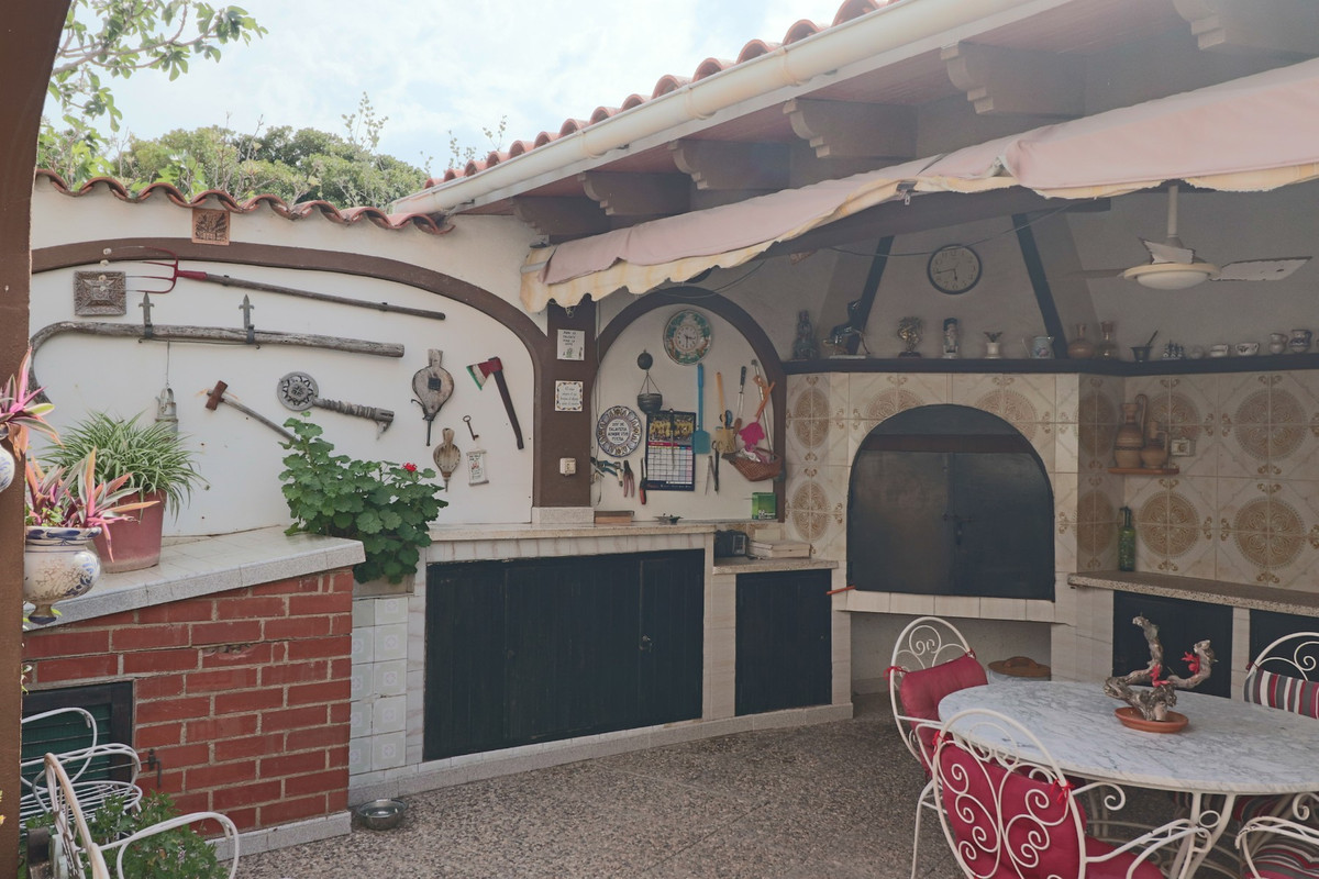 6-Bedroom Detached House in La Nucia | Sunny Casas - Cos... - Image 12