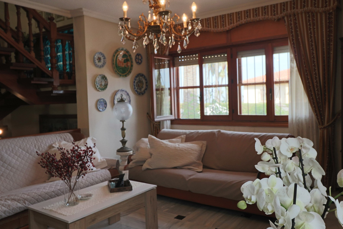 6-Bedroom Detached House in La Nucia | Sunny Casas - Cos... - Image 17