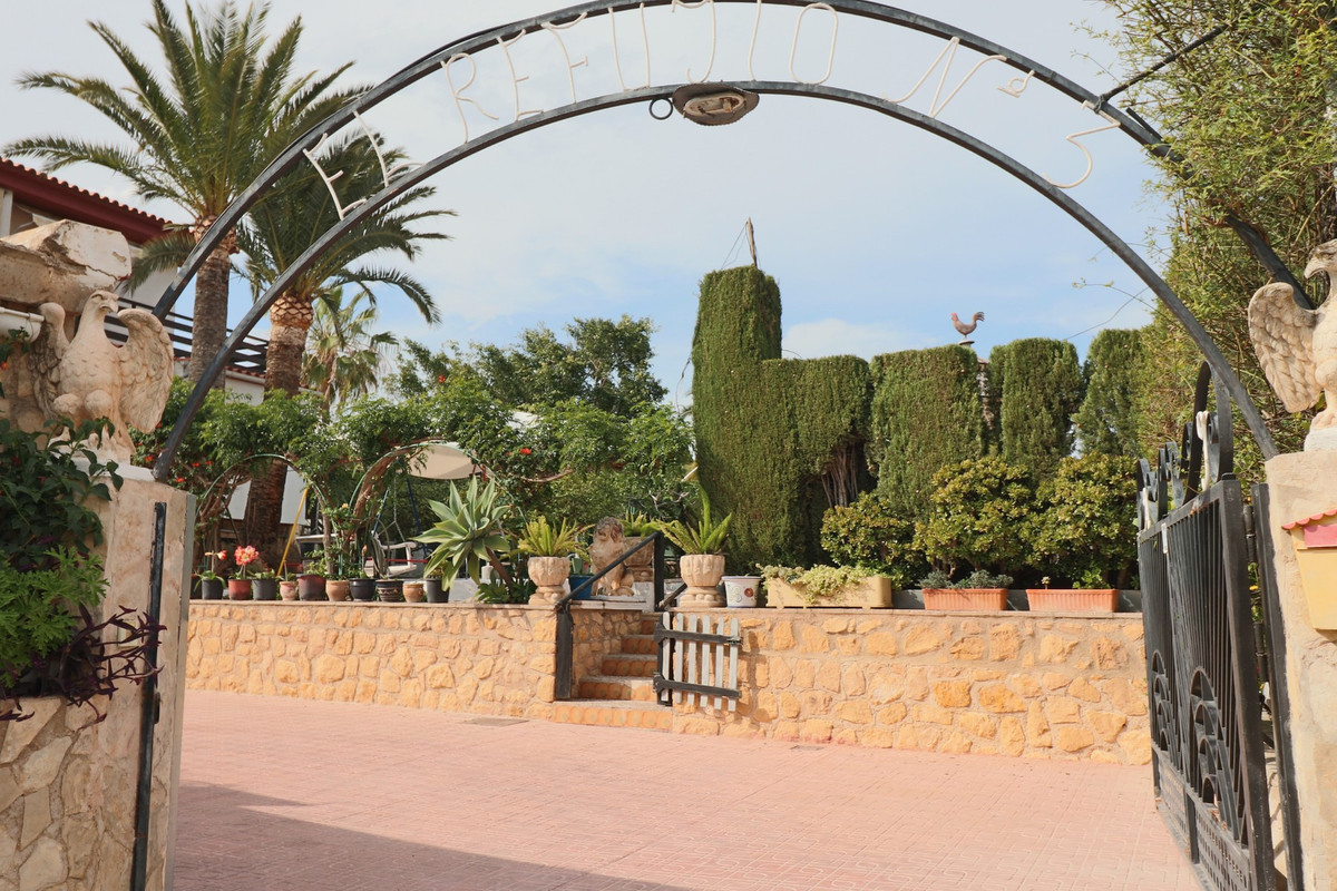 6-Bedroom Detached House in La Nucia | Sunny Casas - Cos... - Image 2