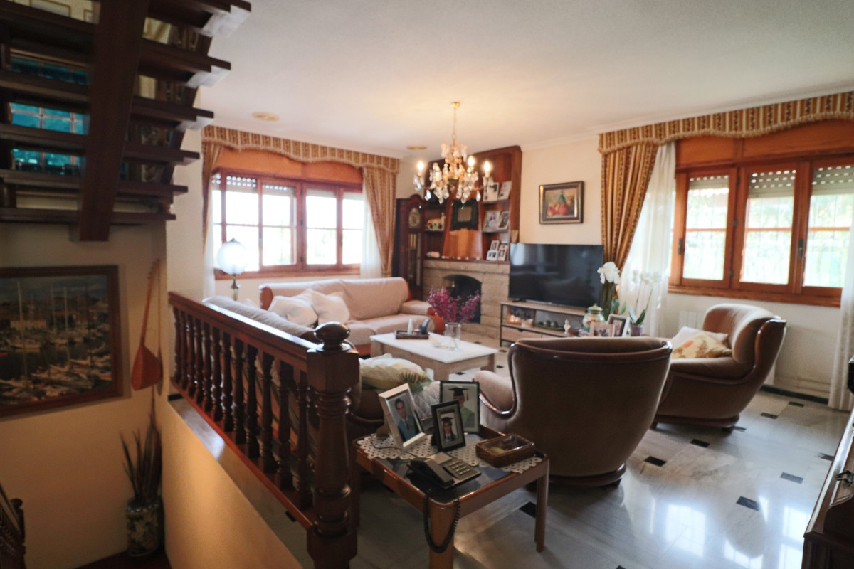 6-Bedroom Detached House in La Nucia | Sunny Casas - Cos... - Image 25