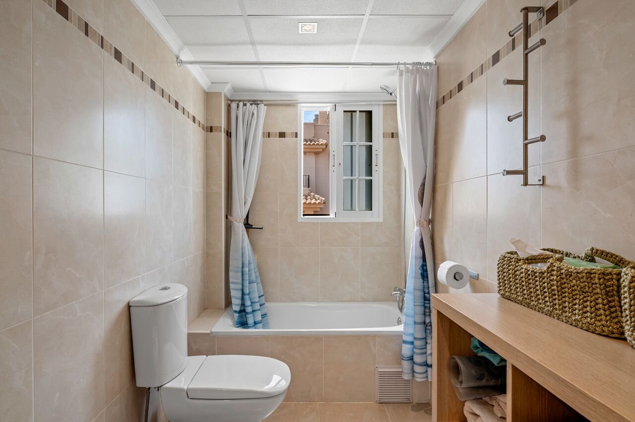 2-Bedroom House in Bellavista, San Miguel de Salinas - Image 15