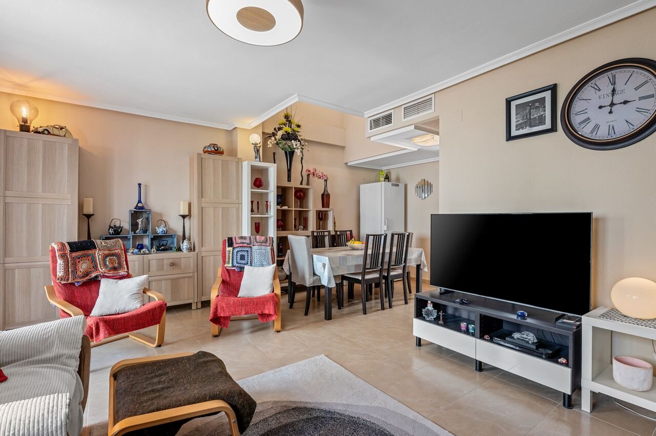 2-Bedroom House in Bellavista, San Miguel de Salinas - Image 17