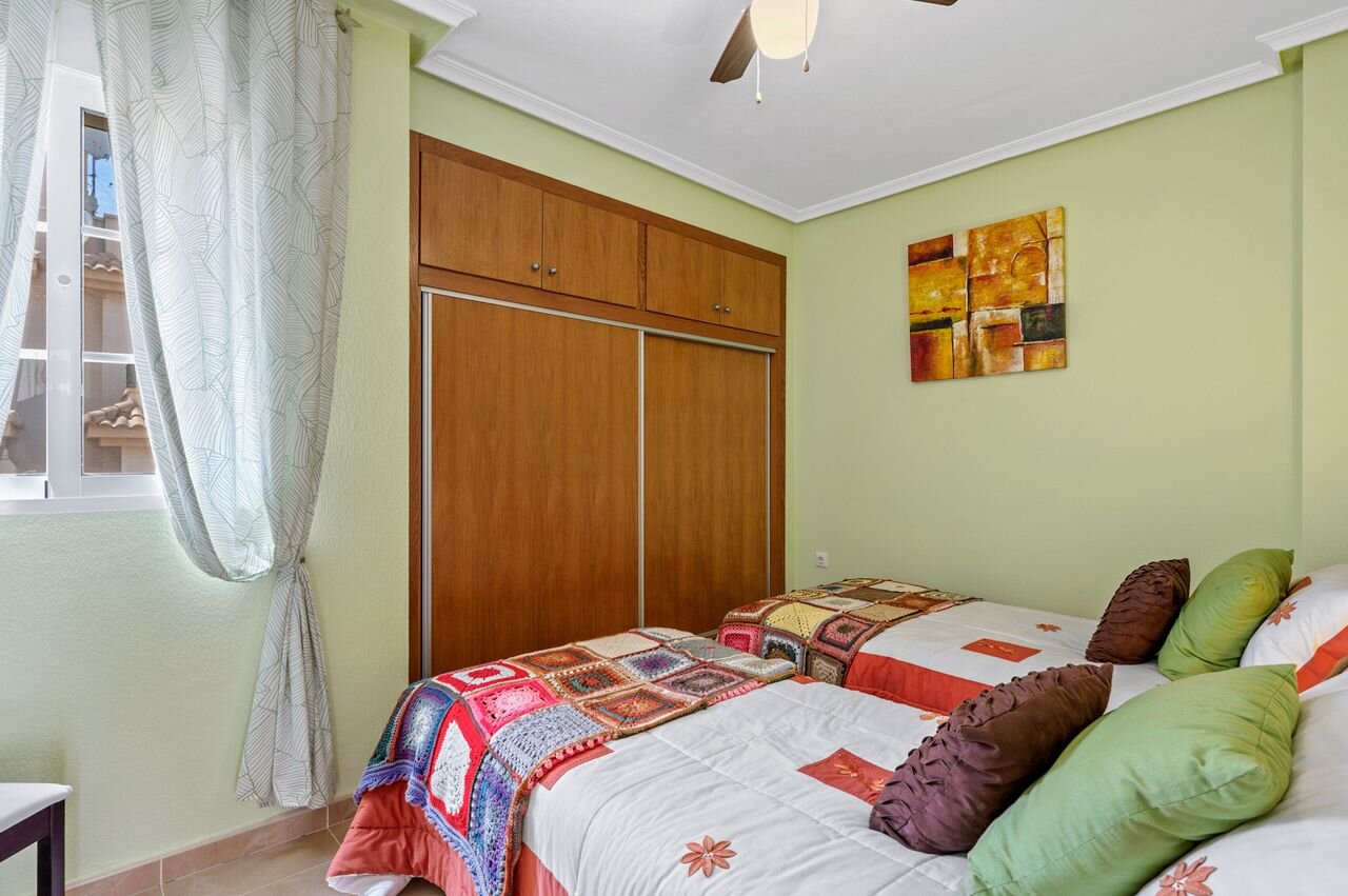 2-Bedroom House in Bellavista, San Miguel de Salinas - Image 31
