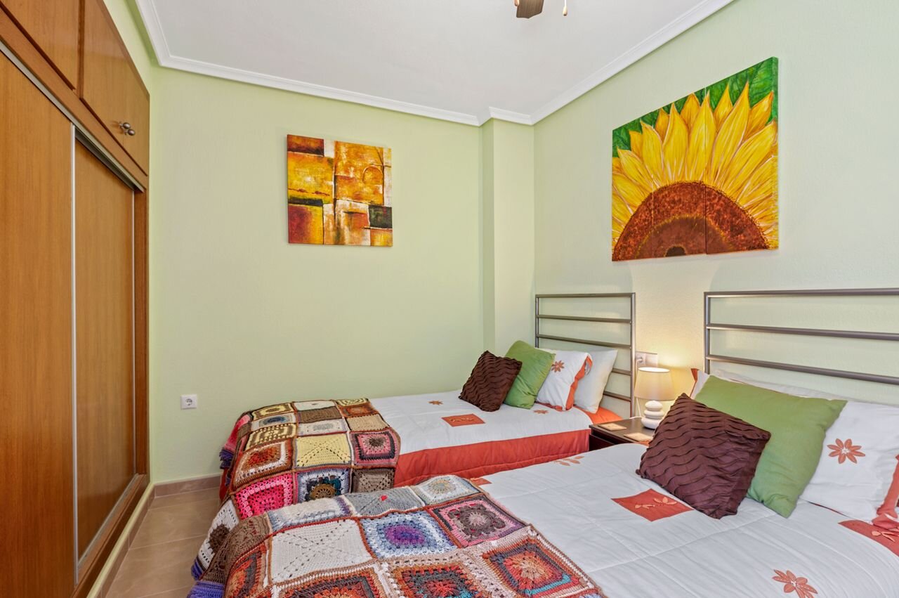 2-Bedroom House in Bellavista, San Miguel de Salinas - Image 32
