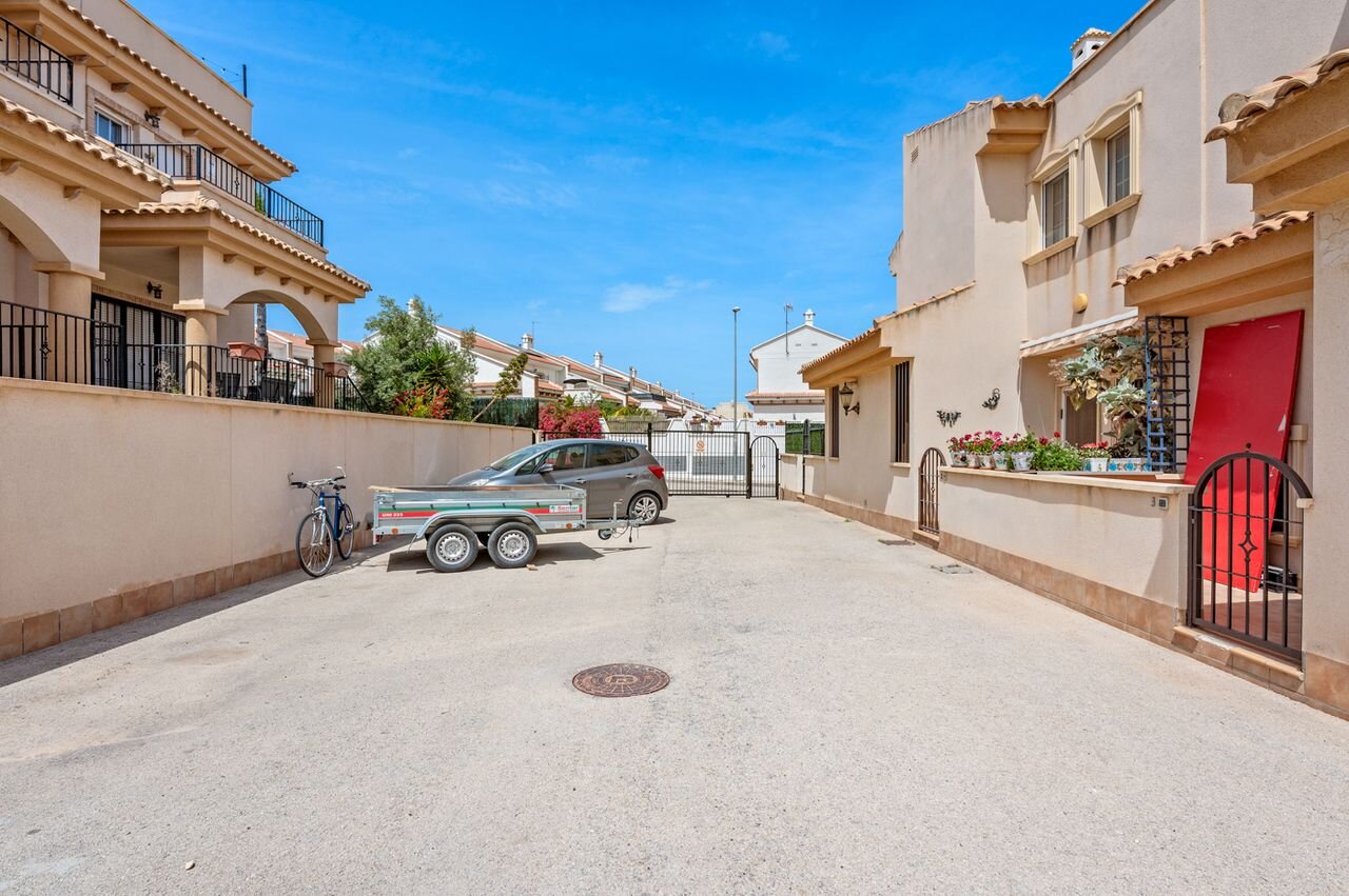 2-Bedroom House in Bellavista, San Miguel de Salinas - Image 37