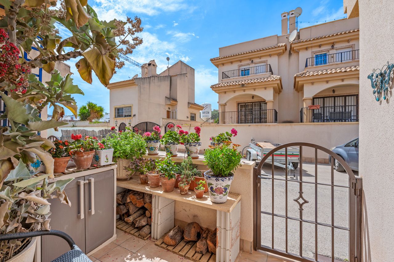2-Bedroom House in Bellavista, San Miguel de Salinas - Image 4