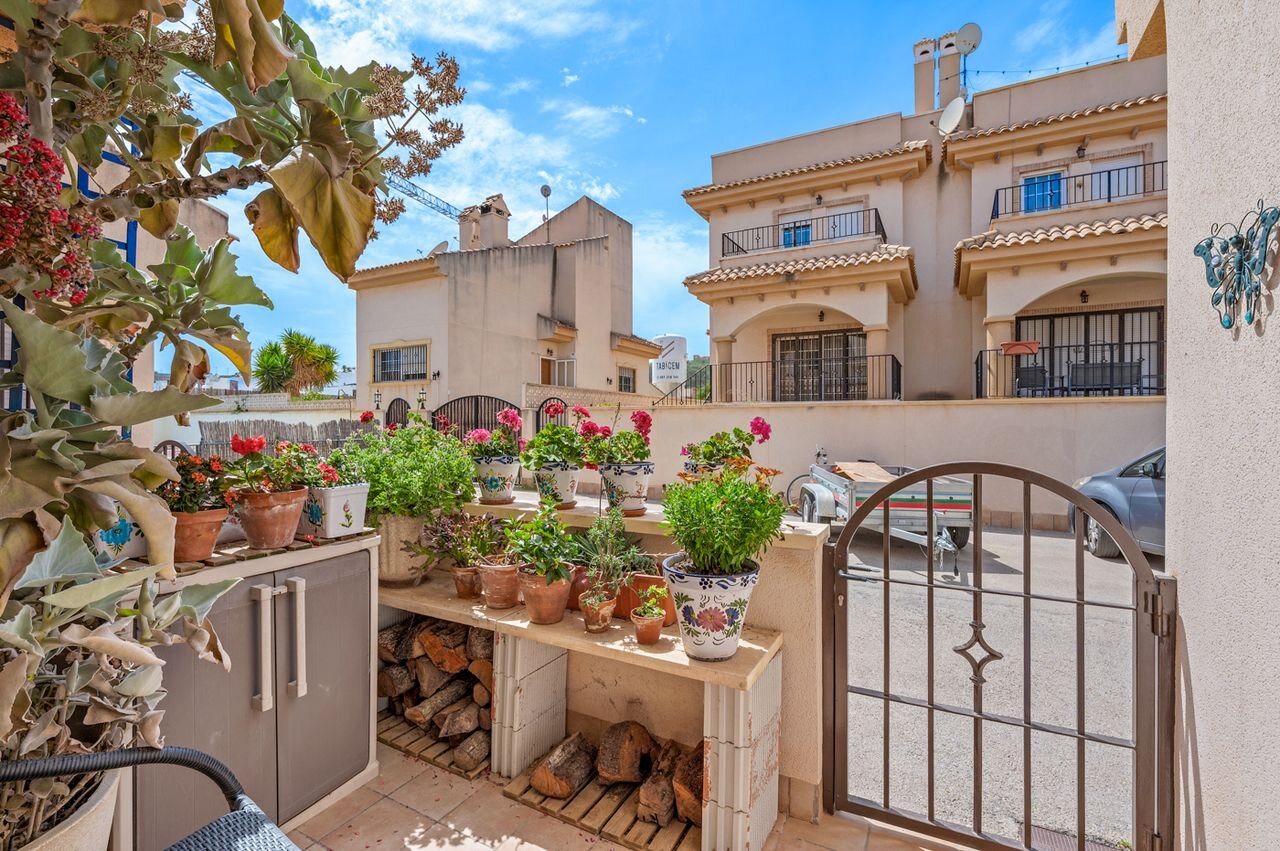 2-Bedroom House in Bellavista, San Miguel de Salinas - Image 4