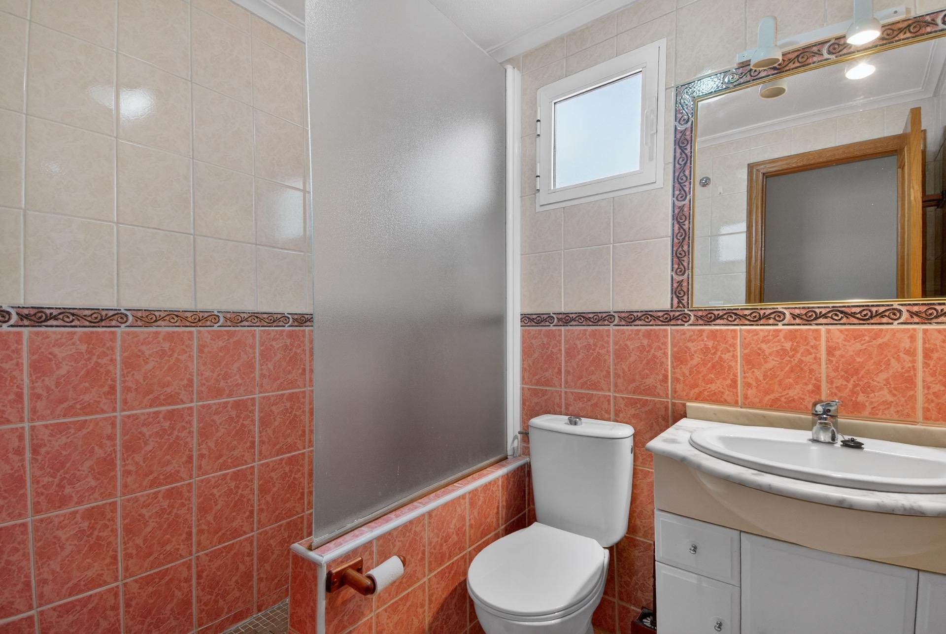 2-Bedroom Apartment in Parque de las Naciones, Torrevieja - Image 10