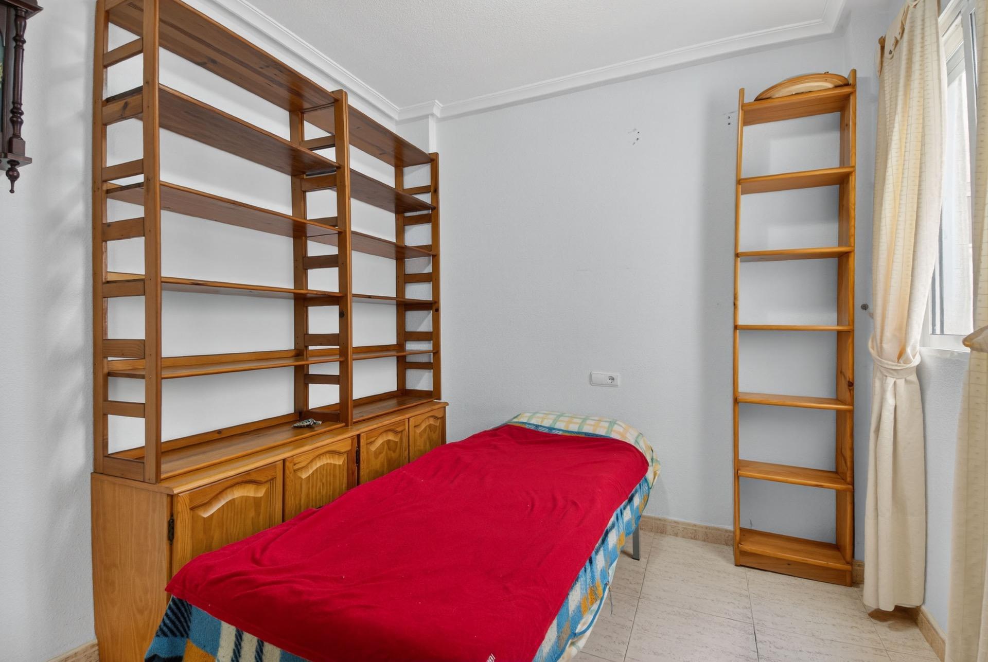 2-Bedroom Apartment in Parque de las Naciones, Torrevieja - Image 12