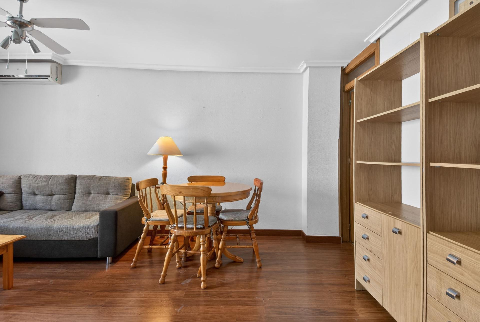 2-Bedroom Apartment in Parque de las Naciones, Torrevieja - Image 3