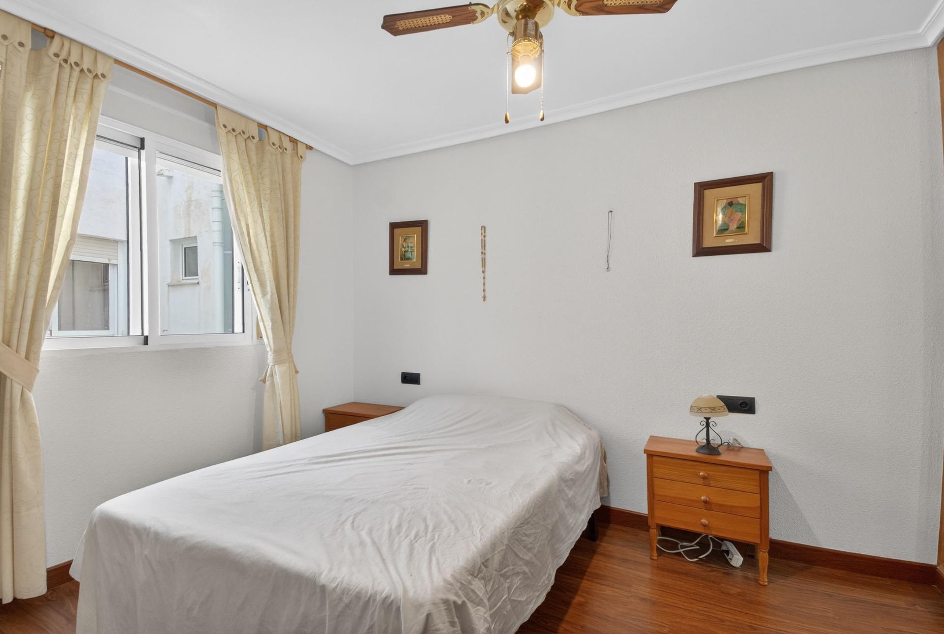 2-Bedroom Apartment in Parque de las Naciones, Torrevieja - Image 8