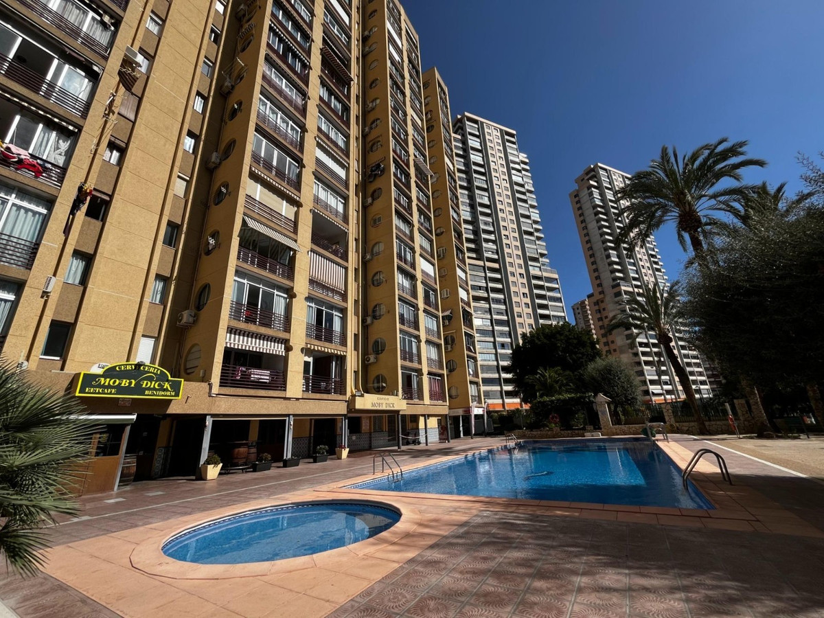 2-Bedroom Middle Floor Apartment in  Benidorm | Sunny Cas... - Image 1