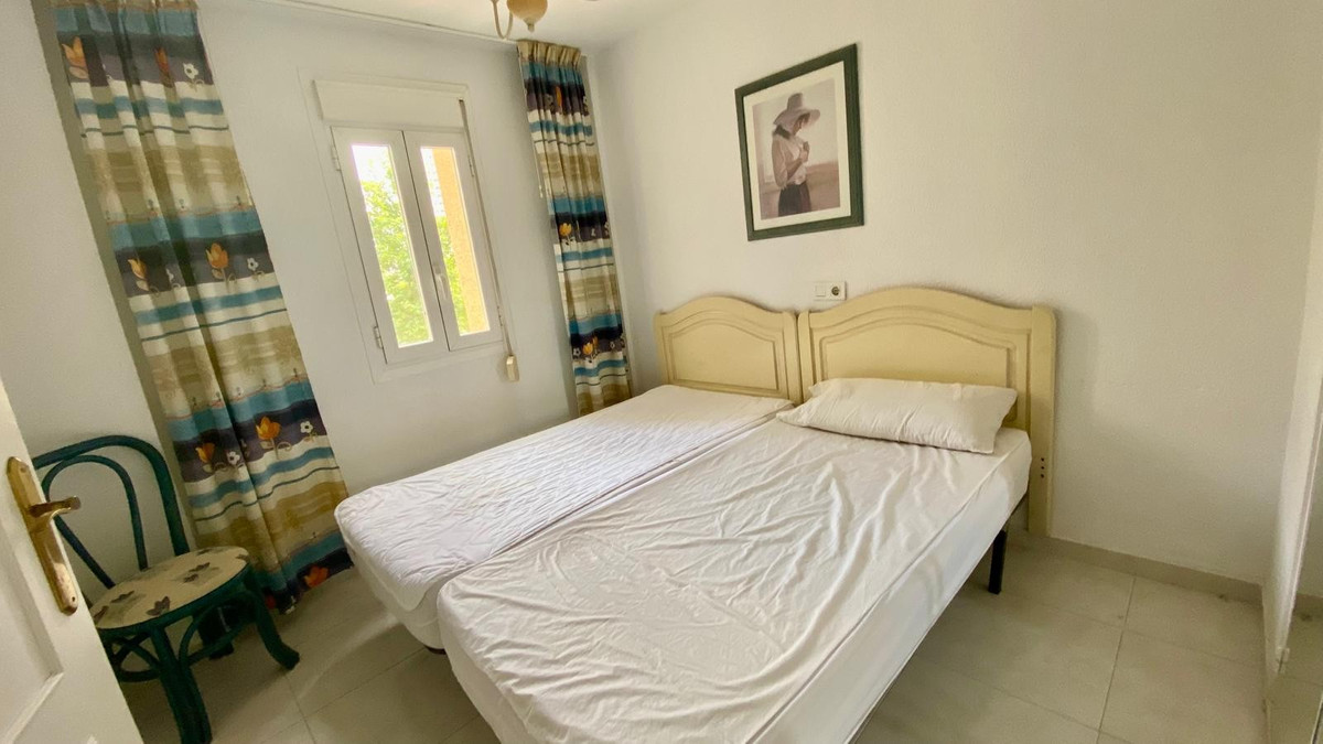 2-Bedroom Middle Floor Apartment in  Benidorm | Sunny Cas... - Image 12