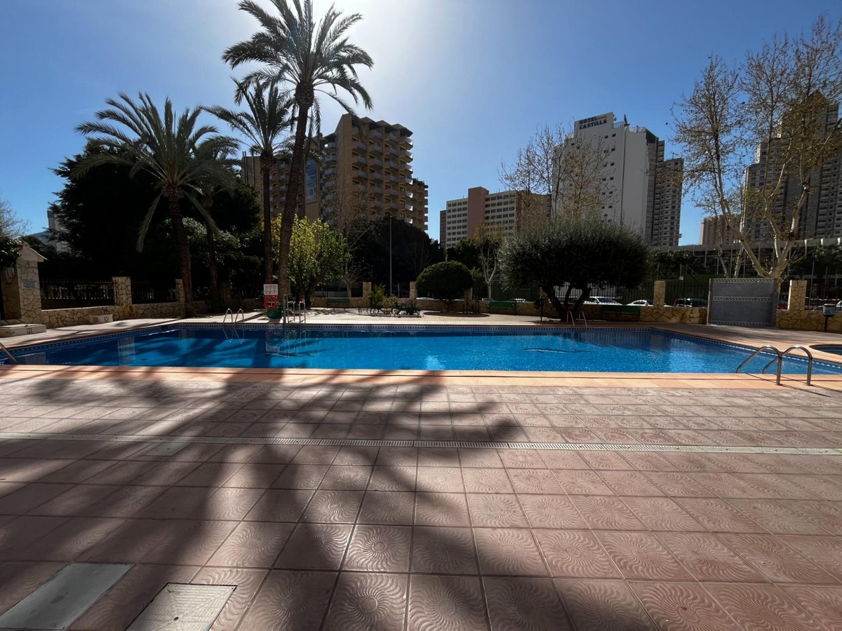 2-Bedroom Middle Floor Apartment in  Benidorm | Sunny Cas... - Image 18
