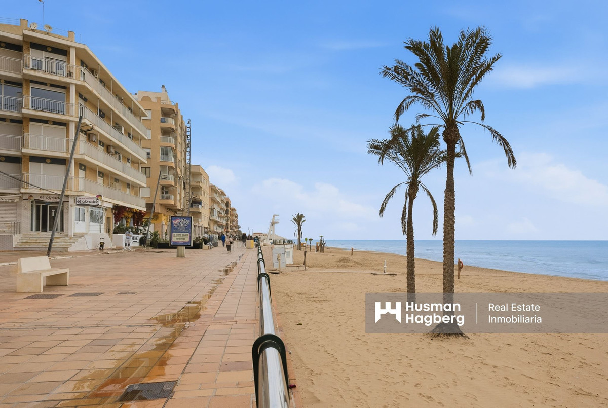 3-Bedroom Middle Floor Apartment in  Guardamar del Segura... - Image 1