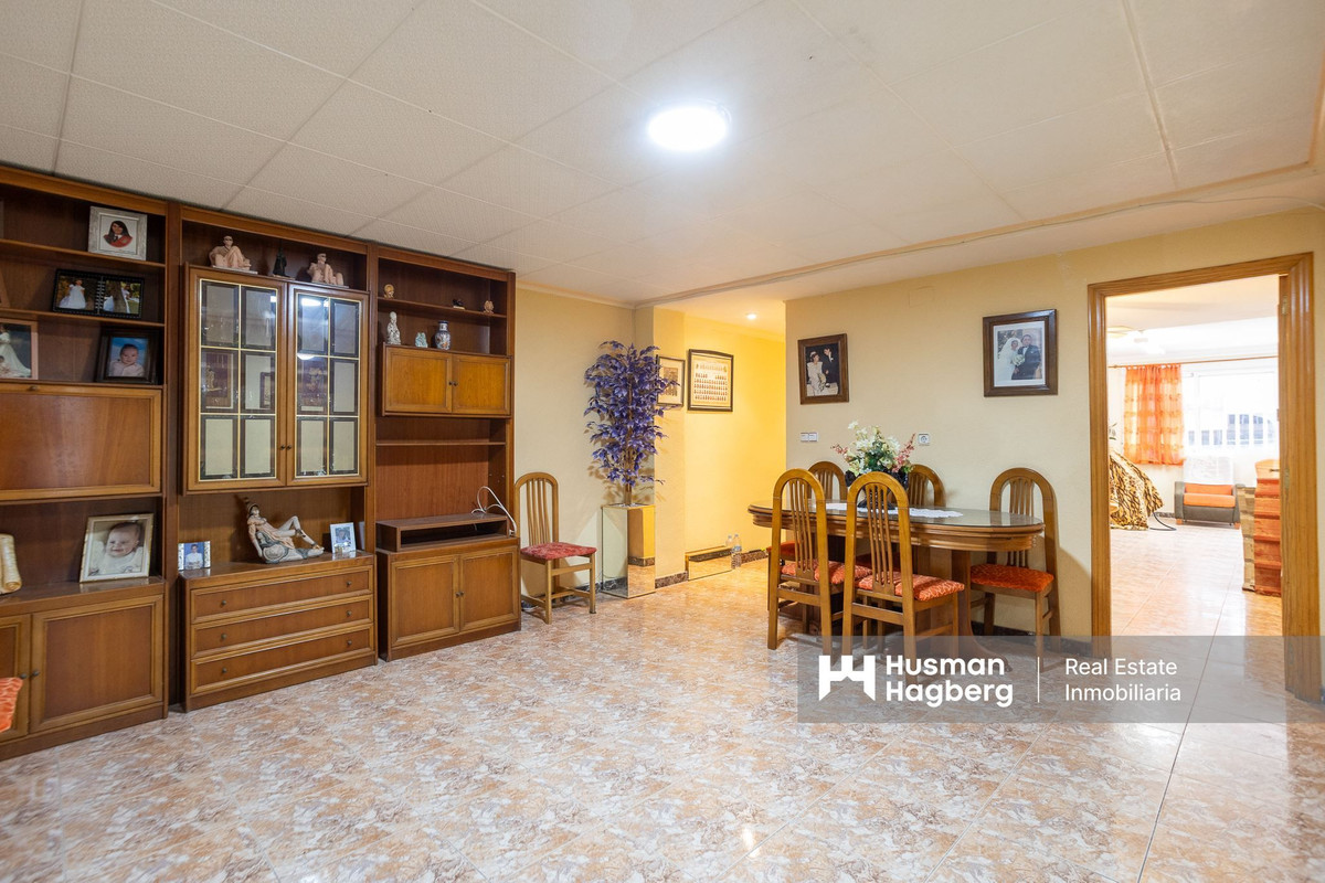 3-Bedroom Middle Floor Apartment in  Guardamar del Segura... - Image 10