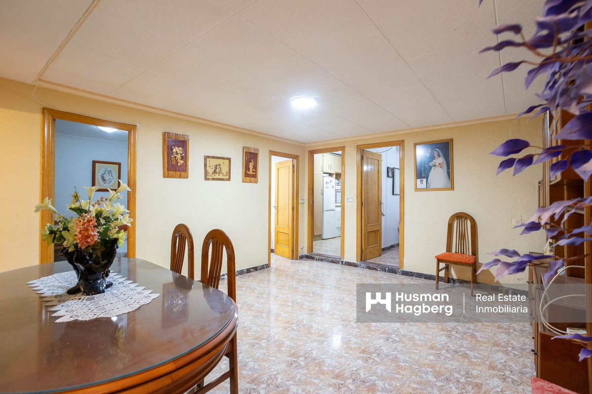 3-Bedroom Middle Floor Apartment in  Guardamar del Segura... - Image 12