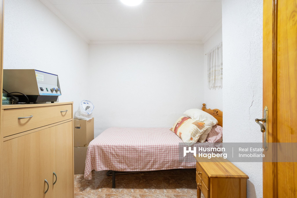 3-Bedroom Middle Floor Apartment in  Guardamar del Segura... - Image 19