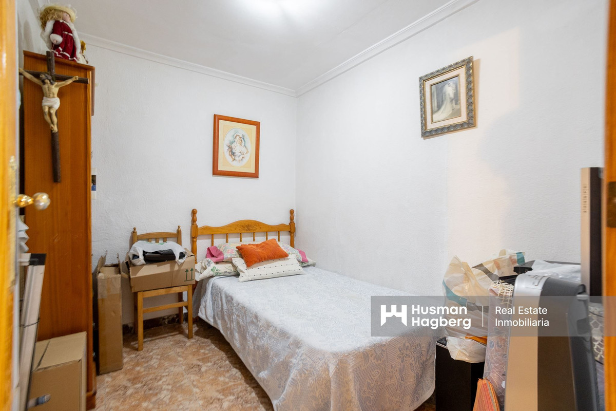 3-Bedroom Middle Floor Apartment in  Guardamar del Segura... - Image 20
