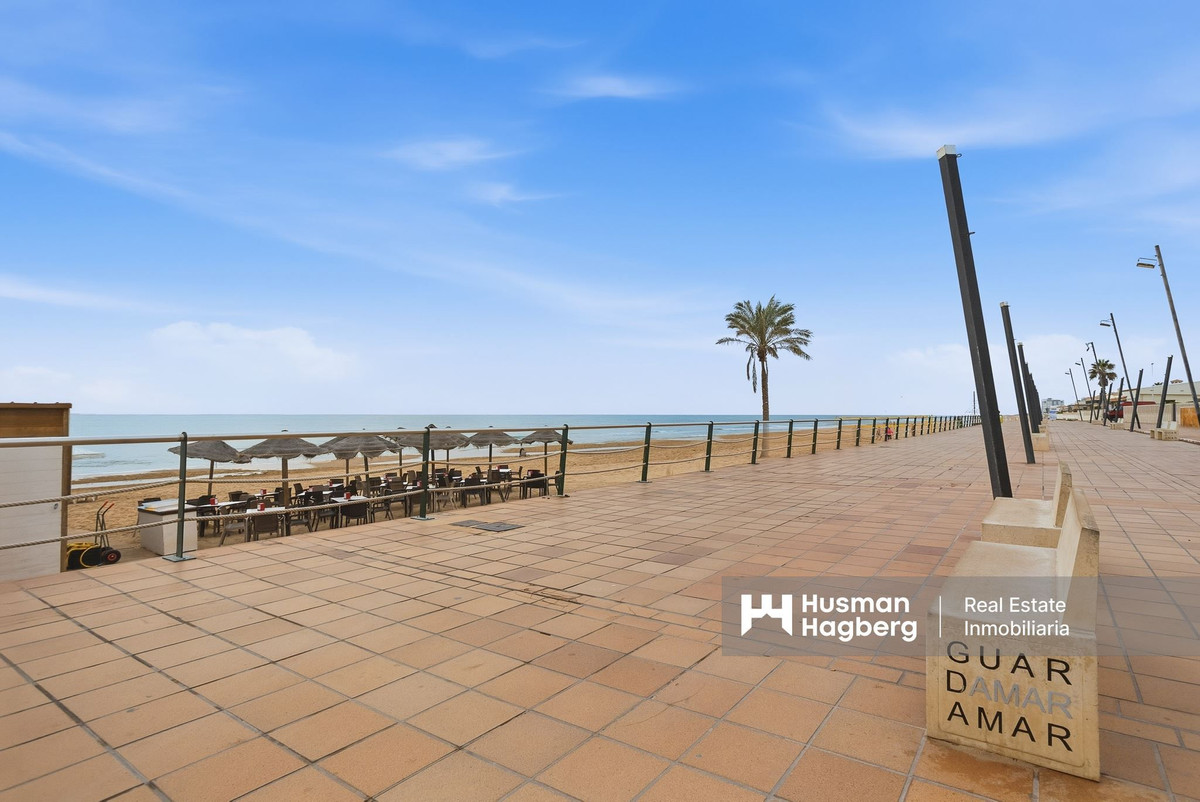 3-Bedroom Middle Floor Apartment in  Guardamar del Segura... - Image 23