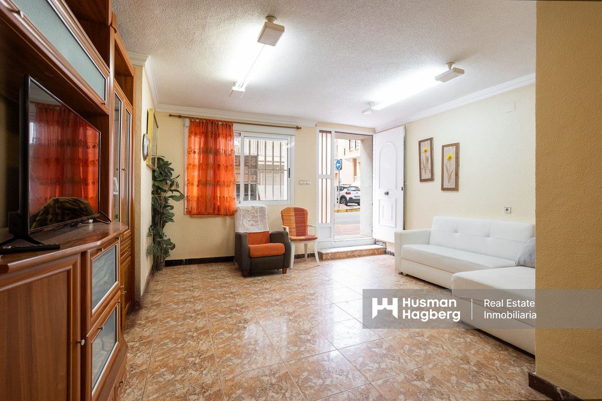 3-Bedroom Middle Floor Apartment in  Guardamar del Segura... - Image 3