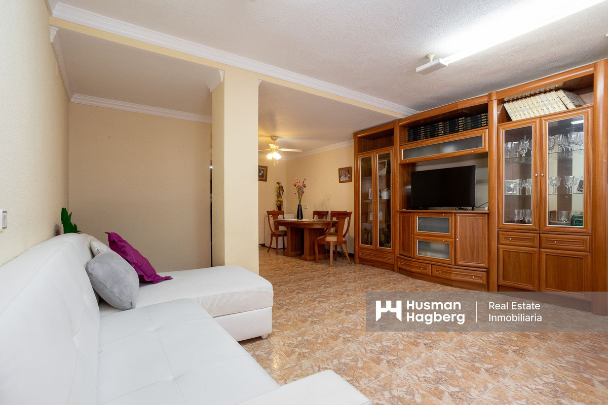 3-Bedroom Middle Floor Apartment in  Guardamar del Segura... - Image 4