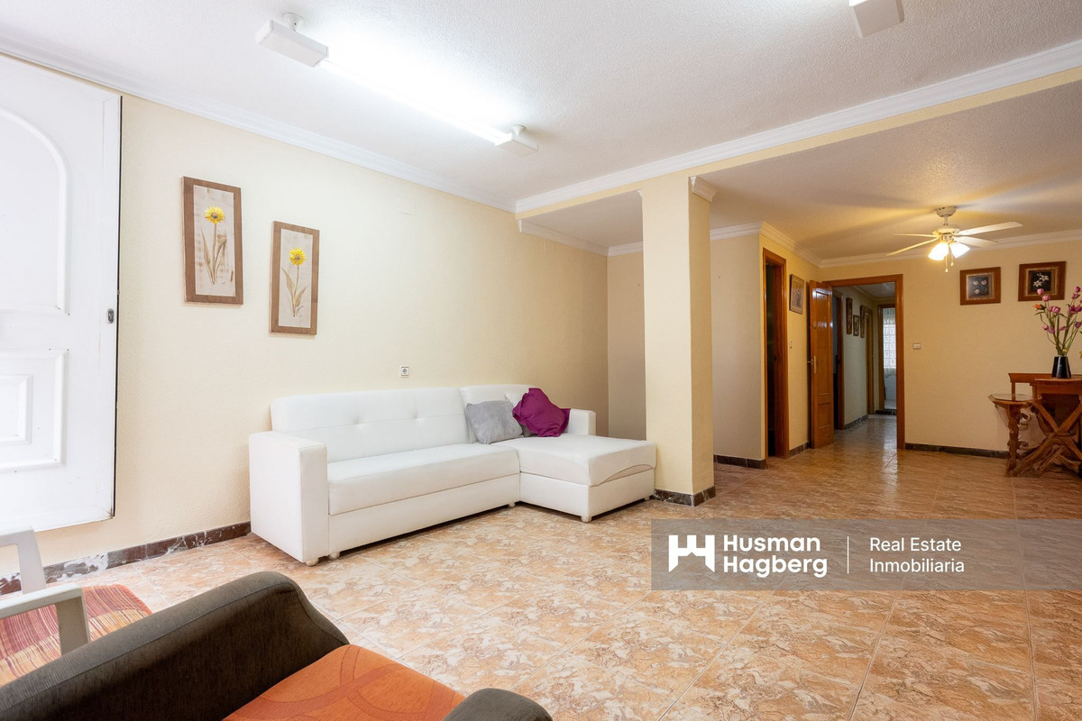 3-Bedroom Middle Floor Apartment in  Guardamar del Segura... - Image 5
