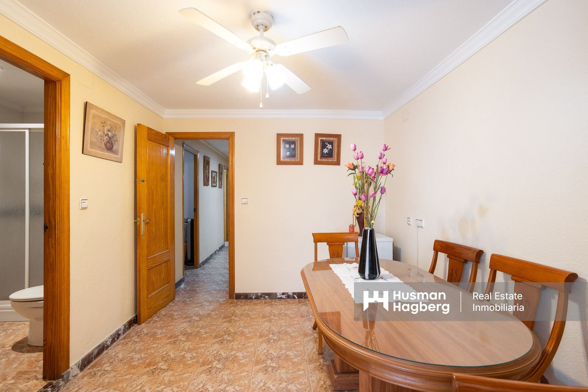 3-Bedroom Middle Floor Apartment in  Guardamar del Segura... - Image 6