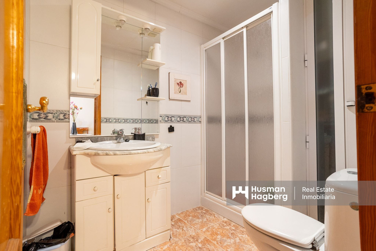 3-Bedroom Middle Floor Apartment in  Guardamar del Segura... - Image 7