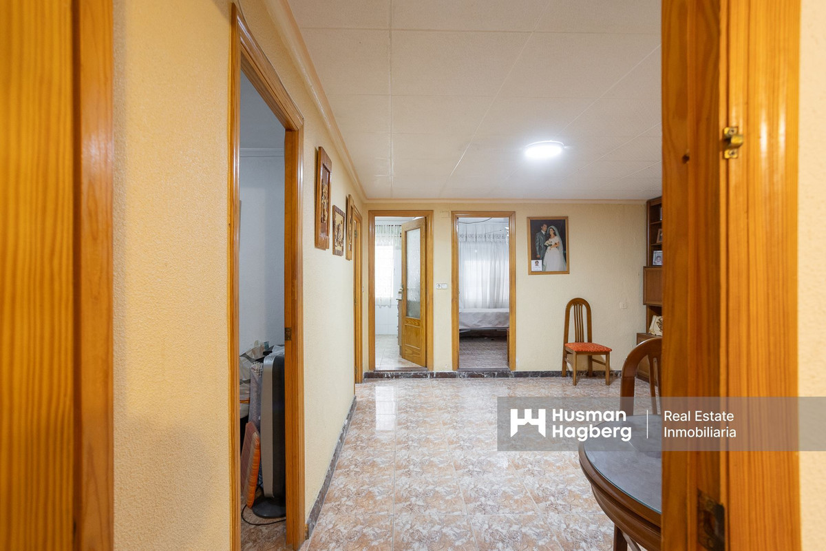 3-Bedroom Middle Floor Apartment in  Guardamar del Segura... - Image 8