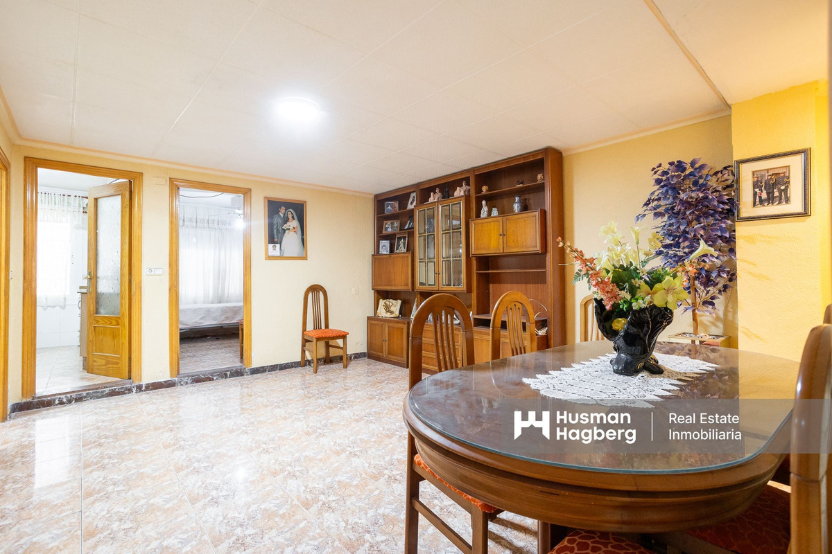3-Bedroom Middle Floor Apartment in  Guardamar del Segura... - Image 9