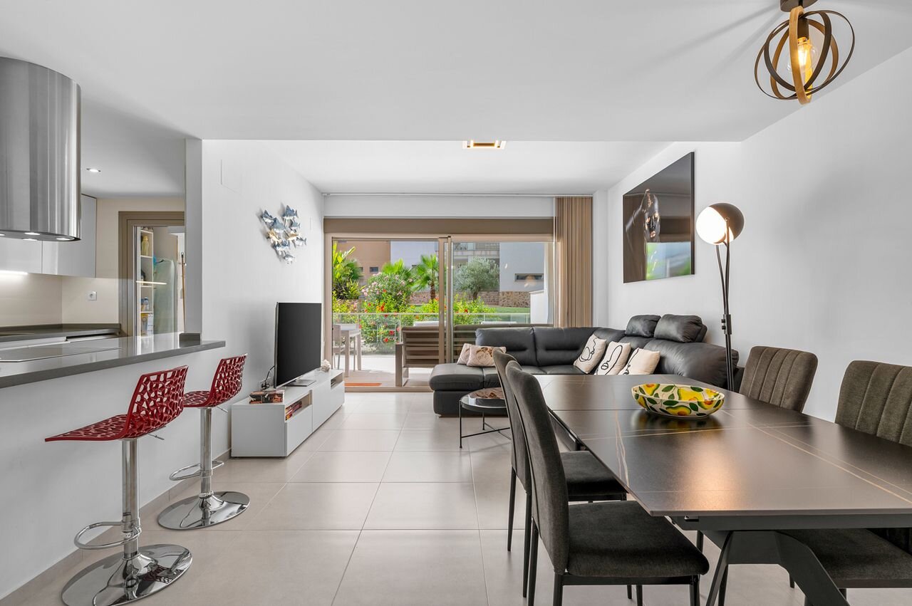 2-Bedroom Apartment in Los Dolses, Orihuela Costa - Image 13
