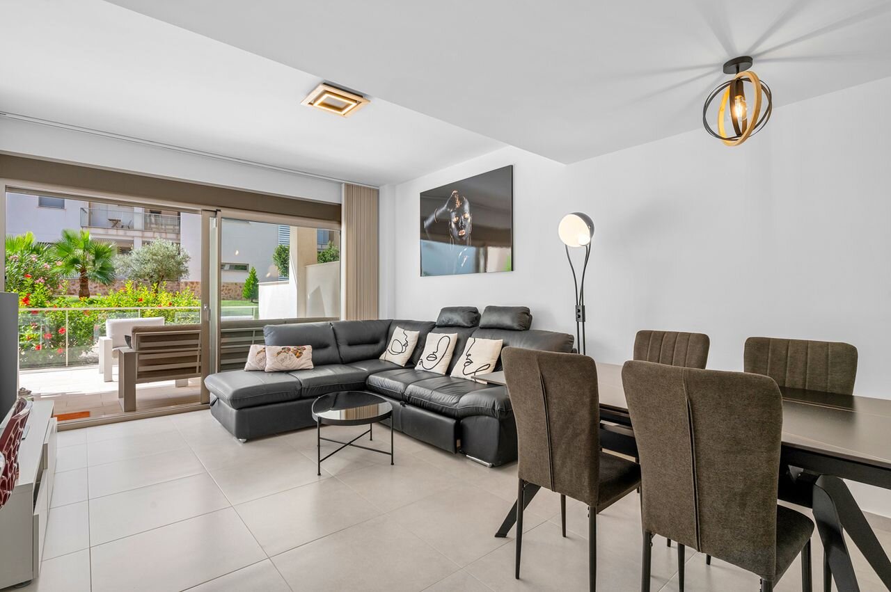2-Bedroom Apartment in Los Dolses, Orihuela Costa - Image 14