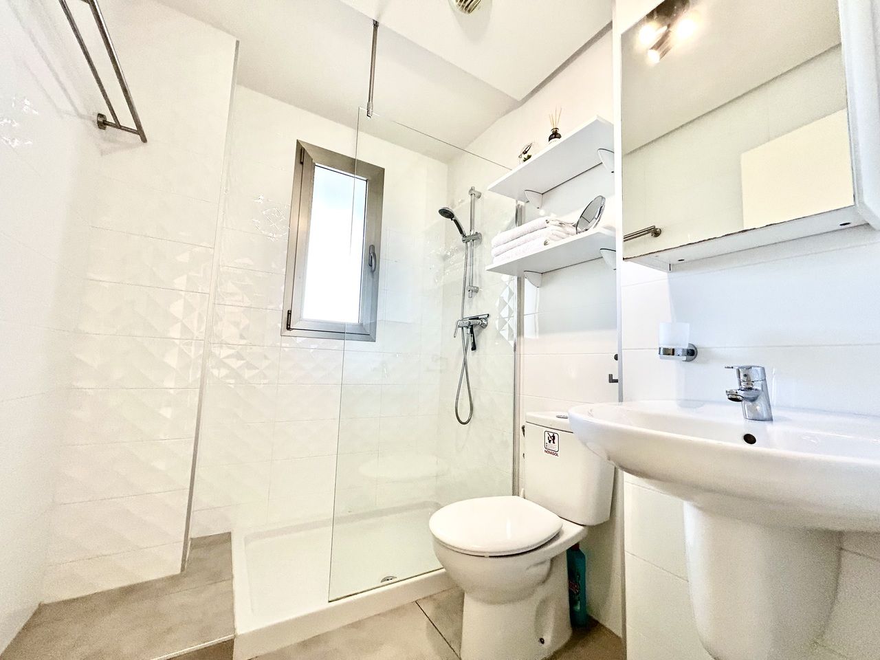 2-Bedroom Apartment in Lomas de Cabo Roig-los Dolses, Orihuela Costa - Image 14